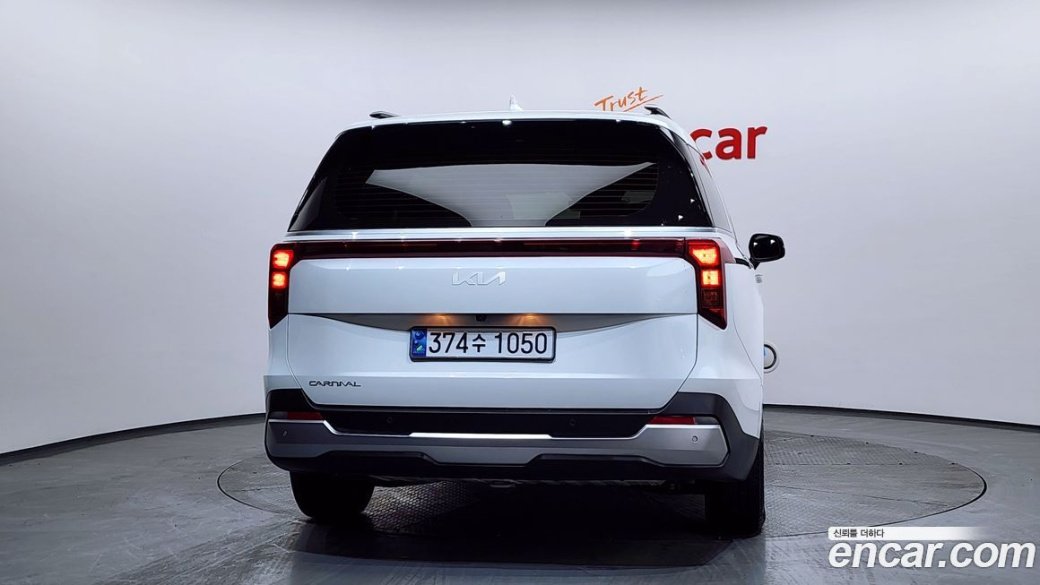 Kia Carnival 9-Seater Prestige, 2024