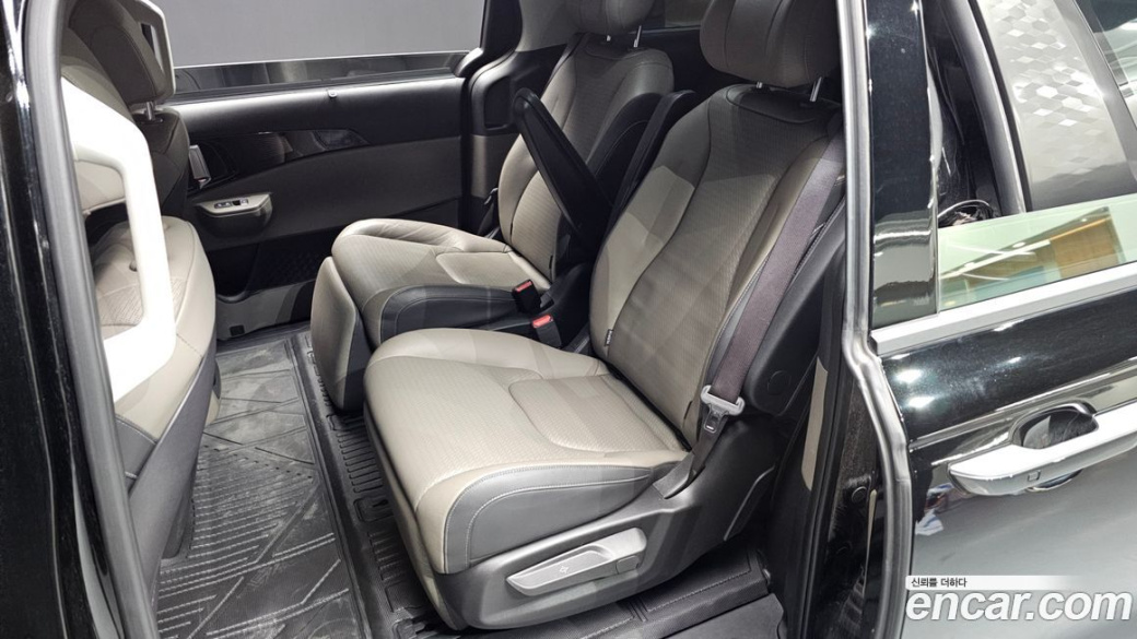 Kia Carnival 7-Seater Gravity, 2025