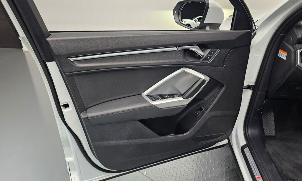 Audi Q3 35 TDI Premium, 2022