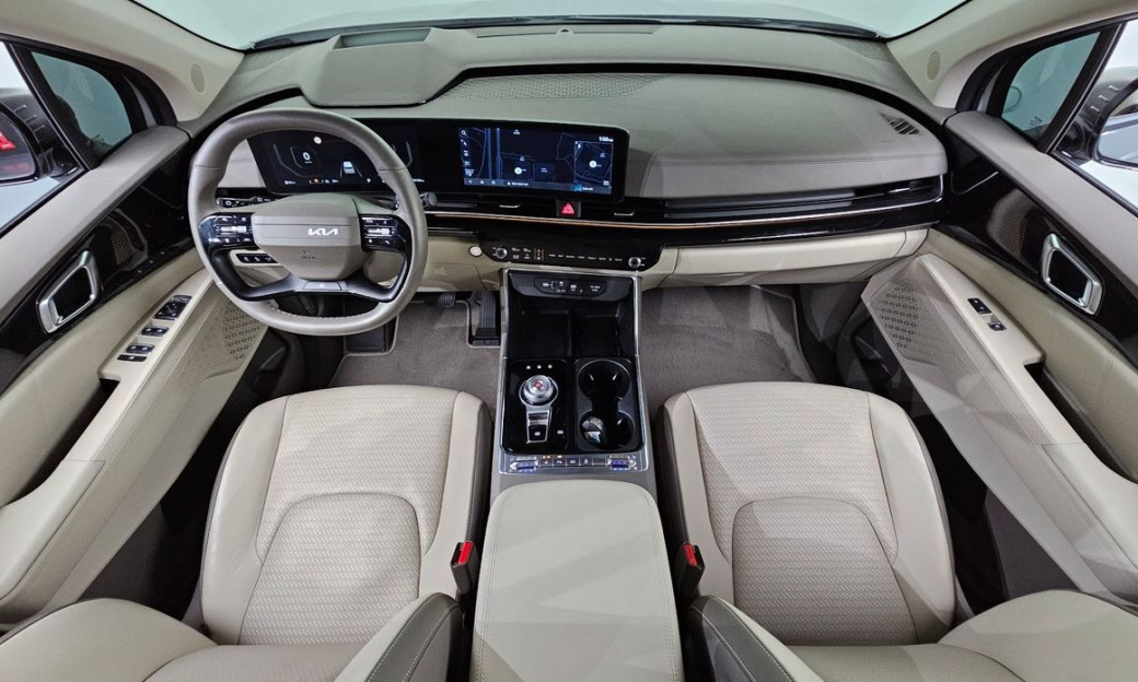 Kia Carnival 7-Seater Gravity, 2025
