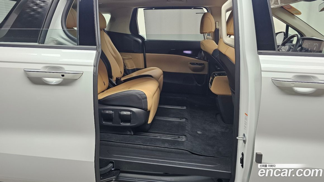 Kia Carnival 7-Seater Signature, 2023