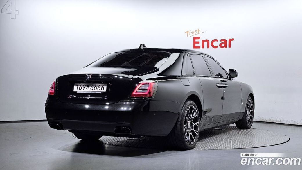 Rolls-Royce Ghost 6.7 V12 Black Badge, 2023