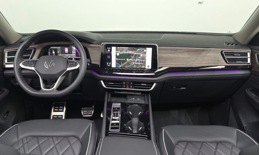 Volkswagen Atlas 2.0 TSI R-LINE 6-Seater, 2025