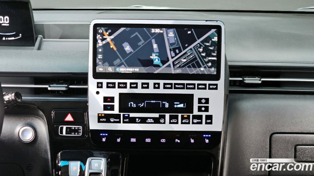 Hyundai Staria Lounge 9-Seater, 2023