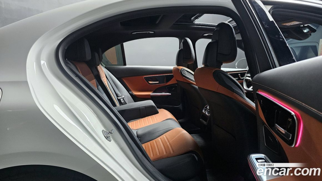 Mercedes-Benz C-Class C300 4MATIC AMG Line, 2023