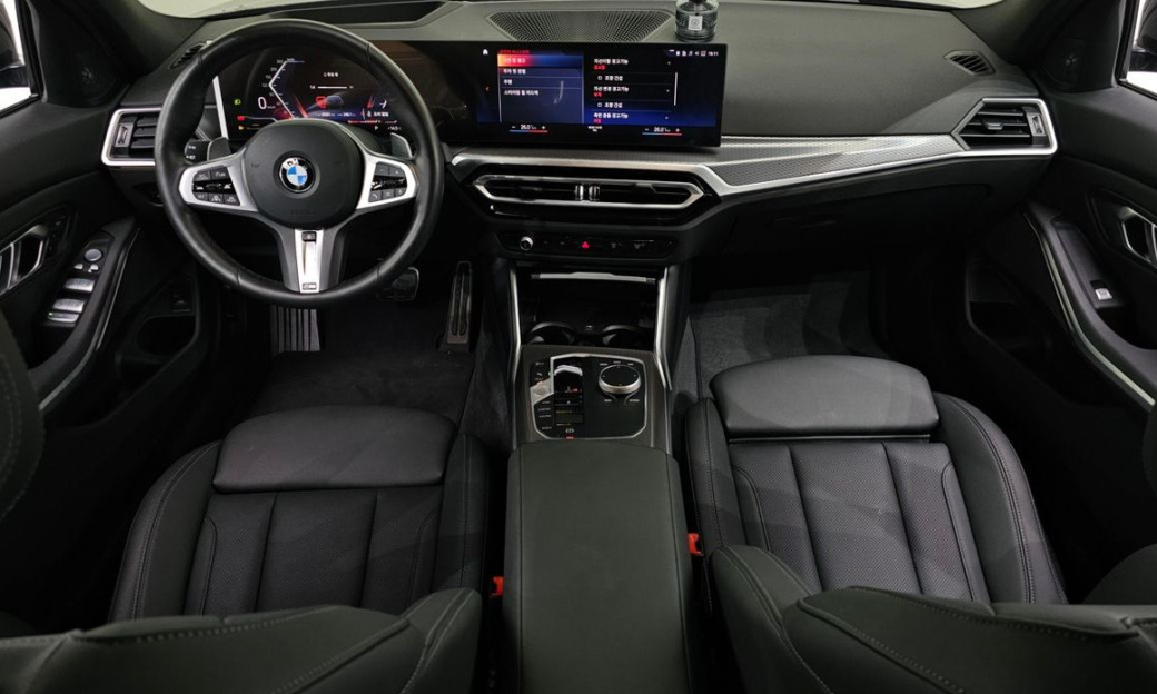BMW 3-Series 320i Touring M Sports, 2024
