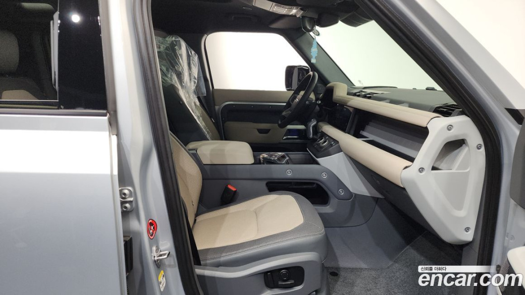 Land Rover Defender 110 P300 X-Dynamic SE, 2023