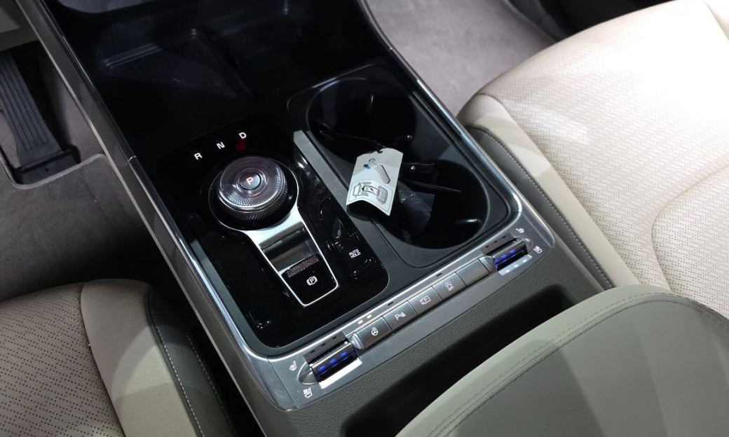 Kia Carnival 9-Seater Gravity, 2025