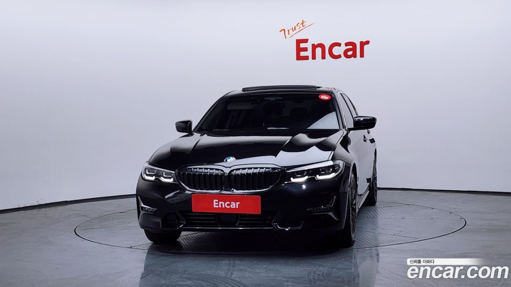 BMW 3-Series 320i Luxury, 2022