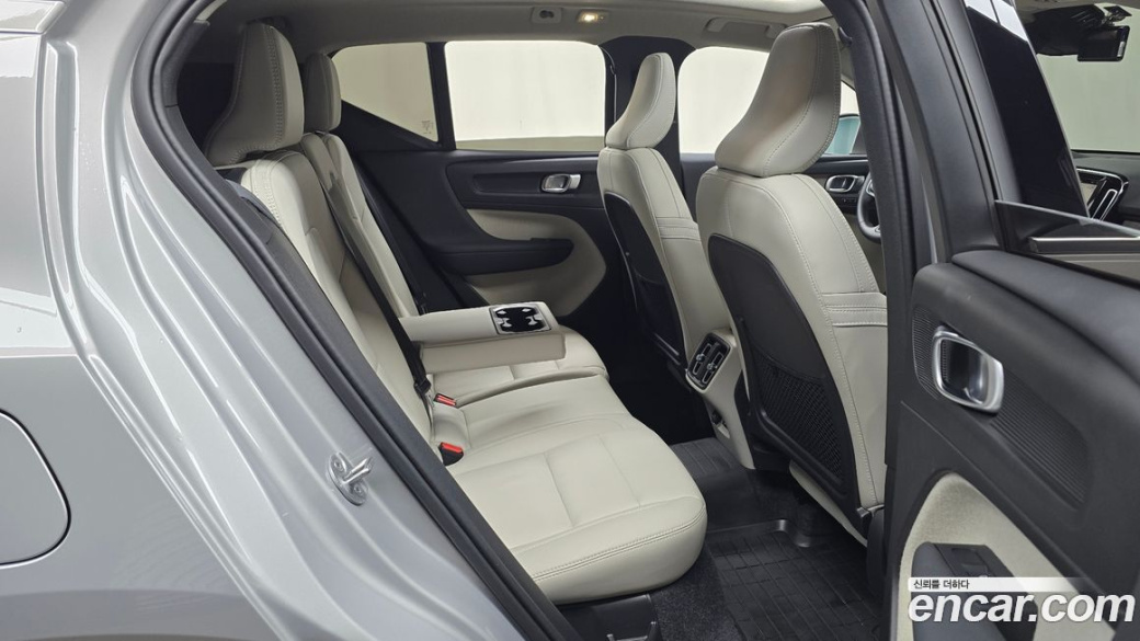 Volvo XC40 B4 Ultra Bright, 2025