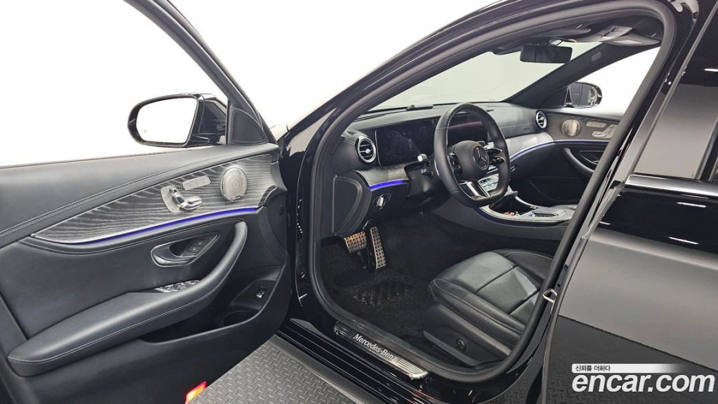 Mercedes-Benz E-Class E350 4MATIC AMG Line, 2022