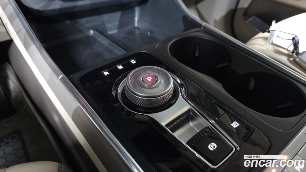 Kia Carnival 9-Seater Gravity, 2025