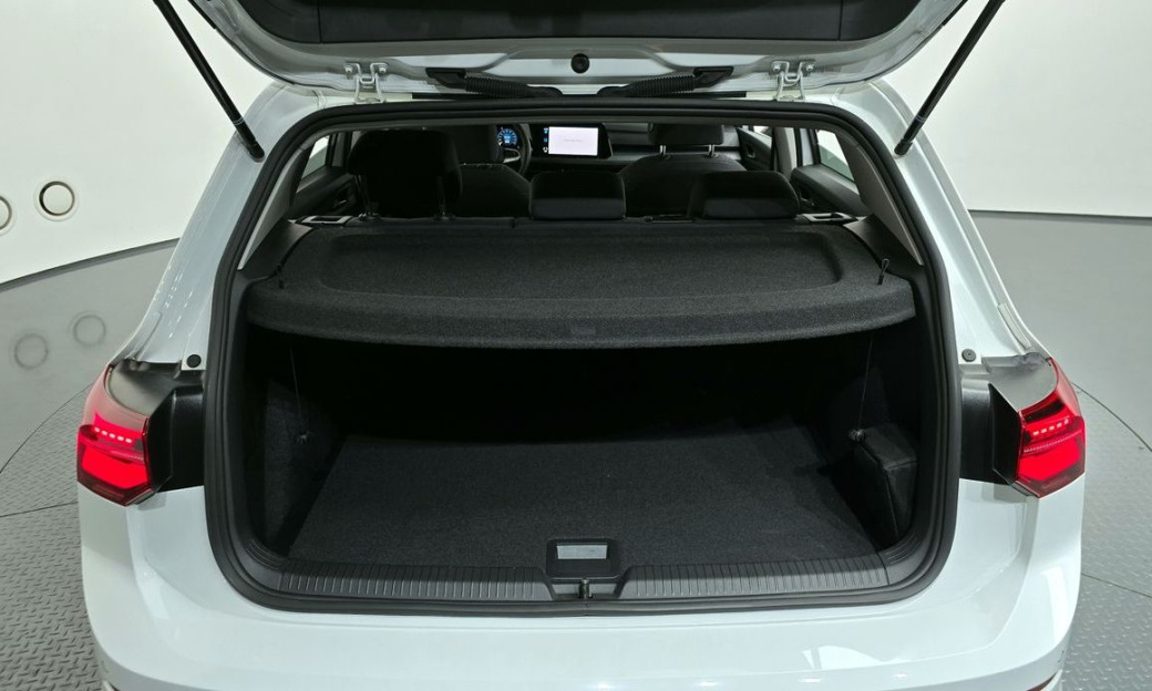 Volkswagen Golf 2.0 TDI Prestige, 2024