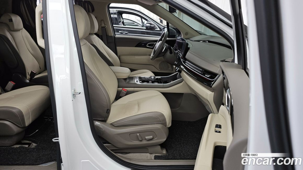 Kia Carnival 9-Seater Hi Limousine, 2025