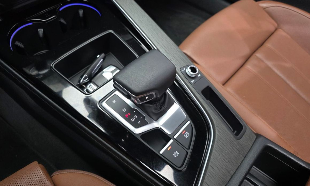 Audi A4 40 TFSI Premium, 2023