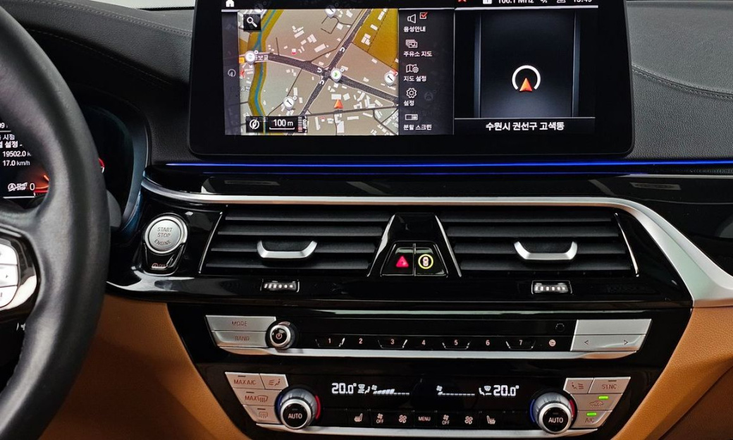 BMW 5-Series 520i Luxury, 2022