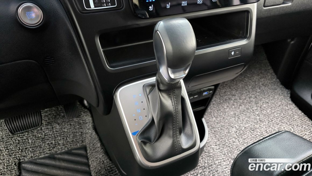 Hyundai Staria 4WD Tourer 9-Seater, 2023