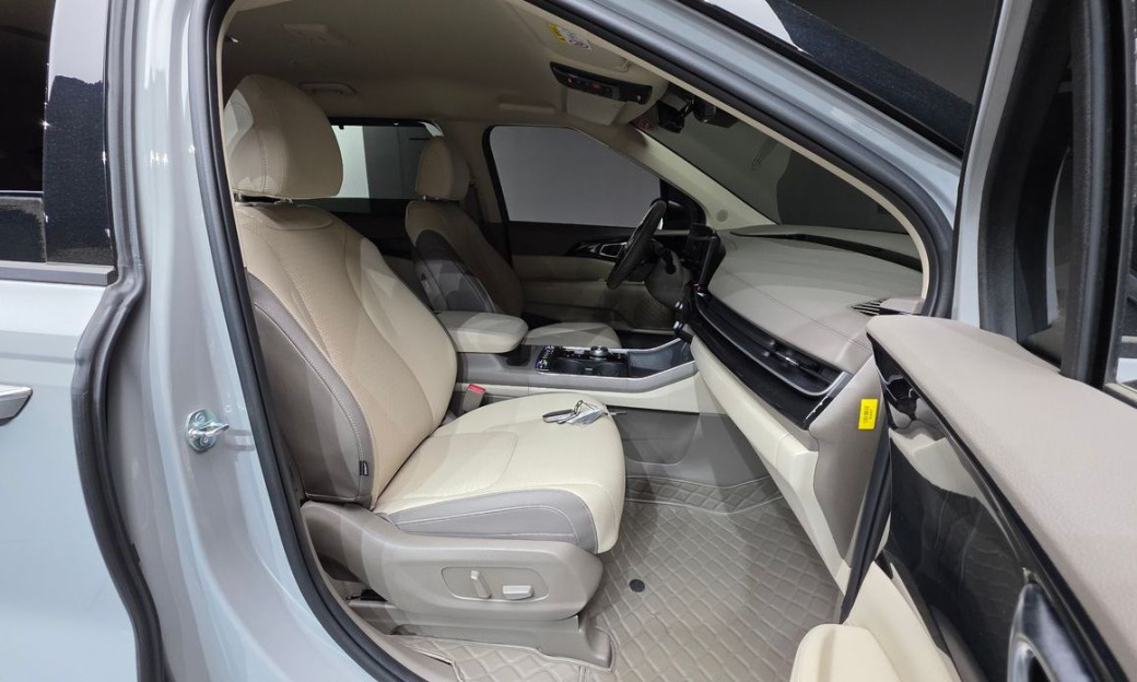 Kia Carnival 9-Seater Gravity, 2025