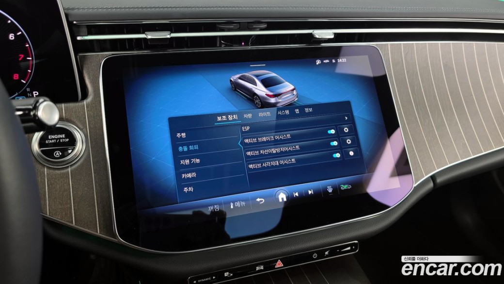 Mercedes-Benz E-Class E300 4MATIC Exclusive, 2025