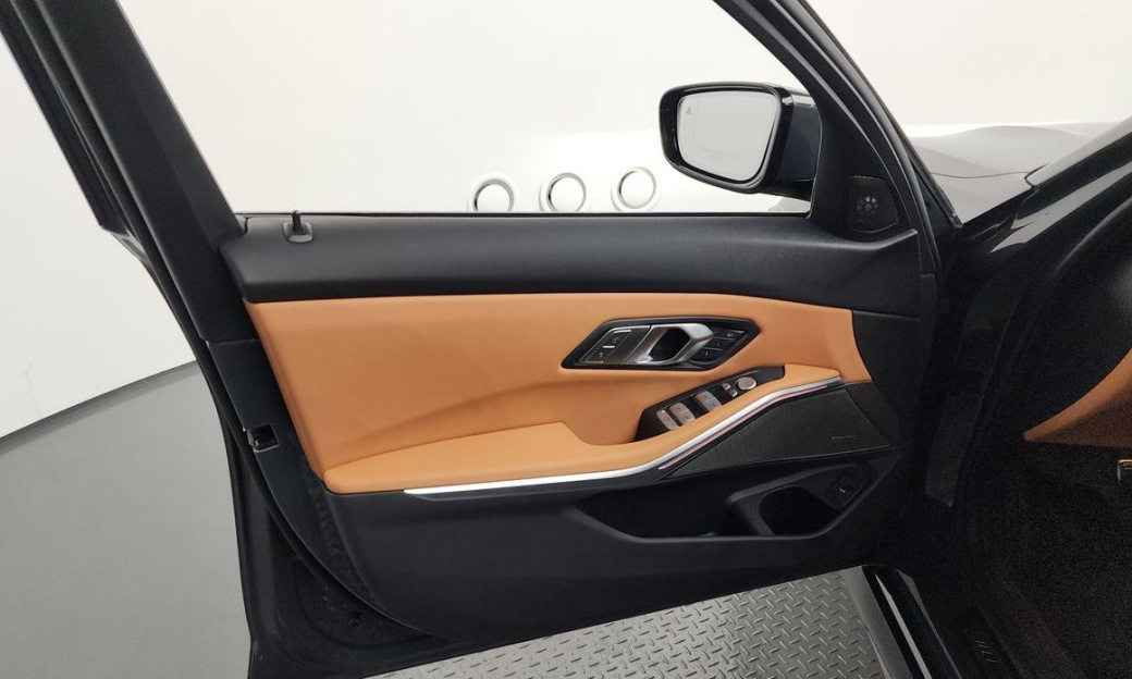 BMW 3-Series 320i M Sport, 2025