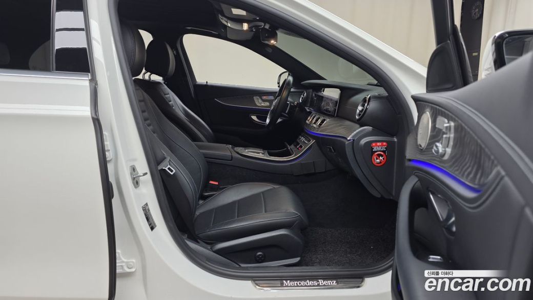 Mercedes-Benz E-Class E350 4MATIC AMG Line, 2022