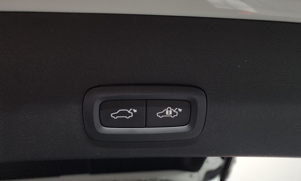 Volvo XC40 B4 Ultimate Bright, 2024