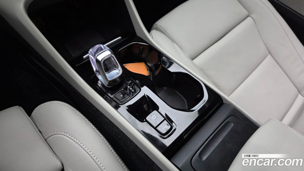Volvo XC40 B4 Ultra Bright, 2025