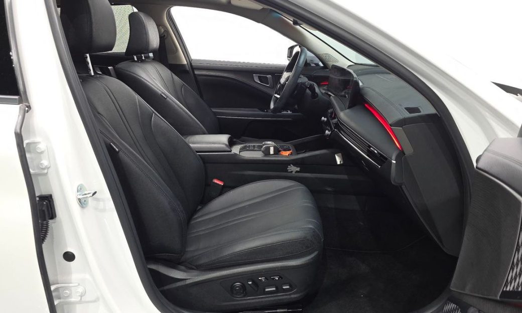 Kia K8 2.5 Gasoline 2WD, 2025