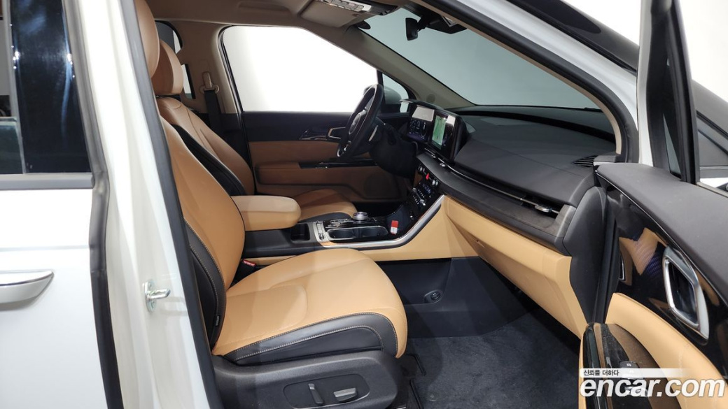 Kia Carnival 7-Seater Signature, 2023