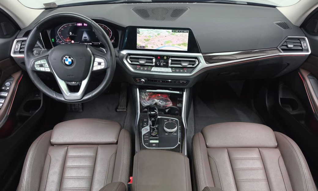 BMW 3-Series 320i Touring Luxury, 2022