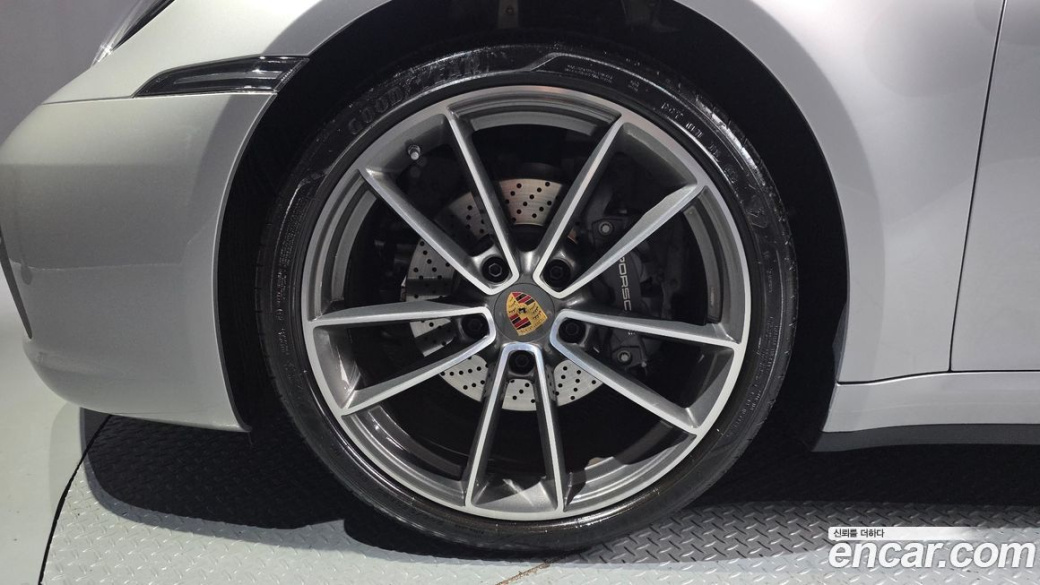 Porsche 911 Carrera Cabriolet, 2024