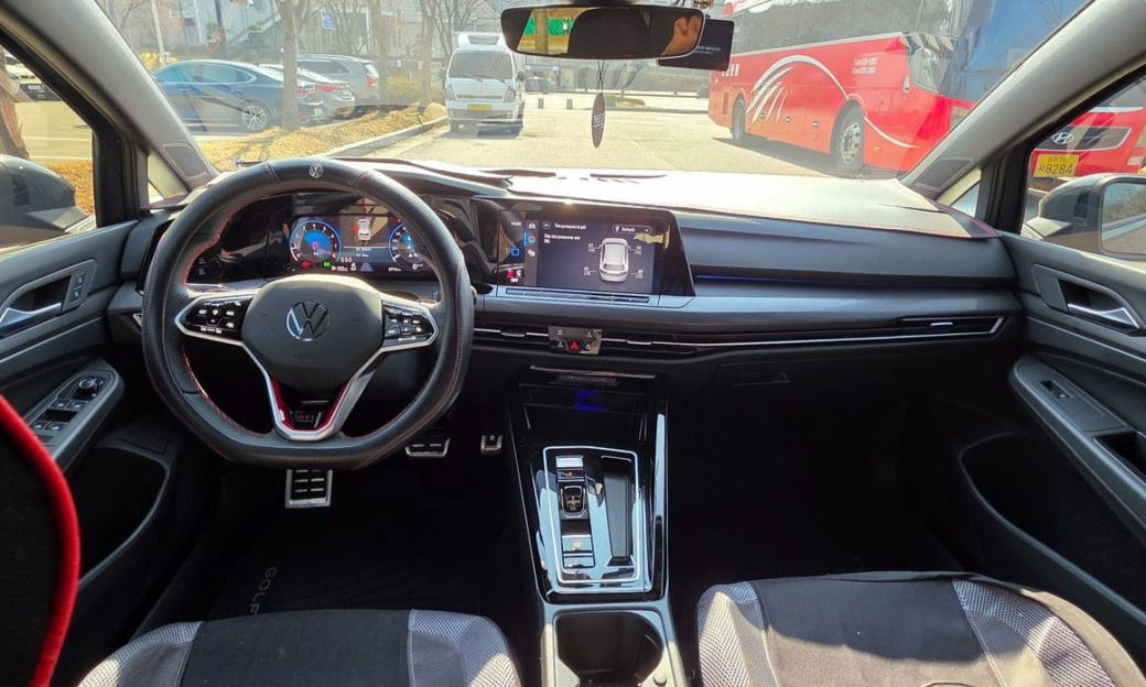 Volkswagen Golf 2.0 GTI, 2024