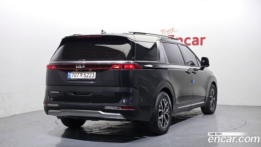 Kia Carnival 11-Seater Signature, 2023