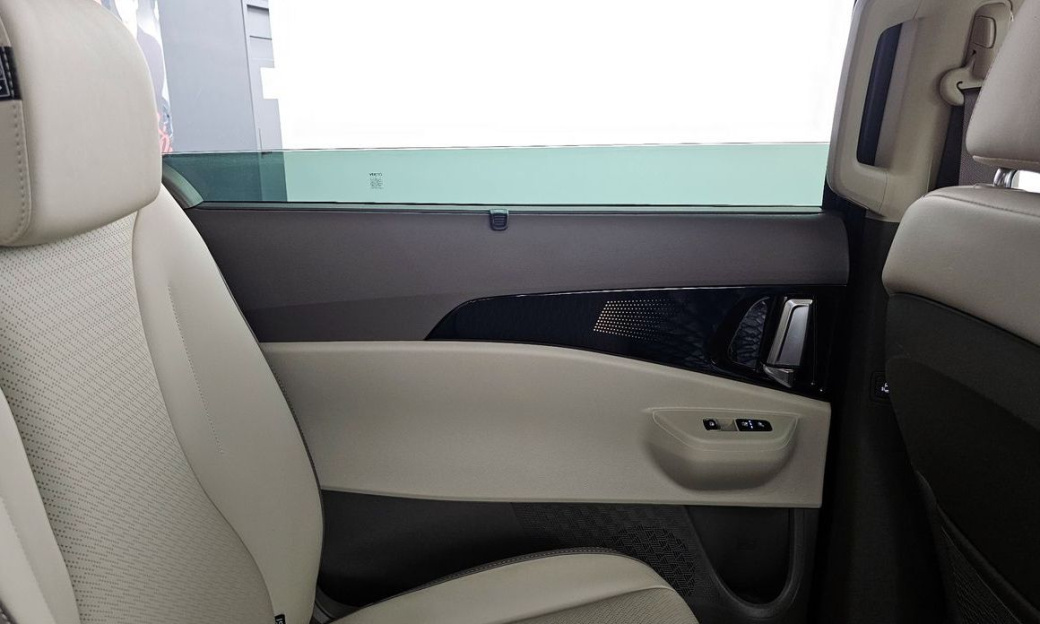 Kia Carnival 9-Seater Gravity, 2025