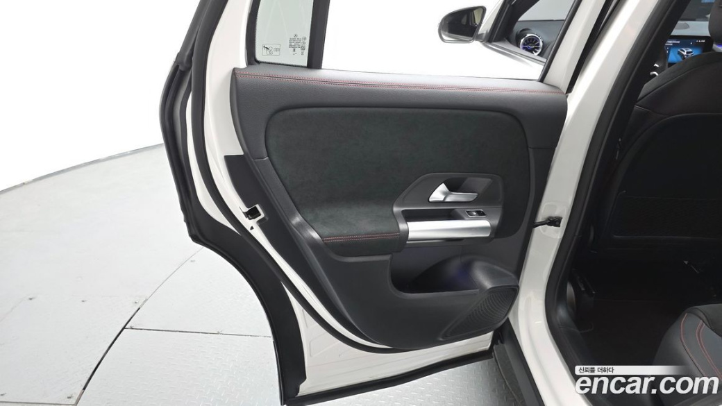 Mercedes-Benz GLA-Class GLA250 4MATIC, 2025