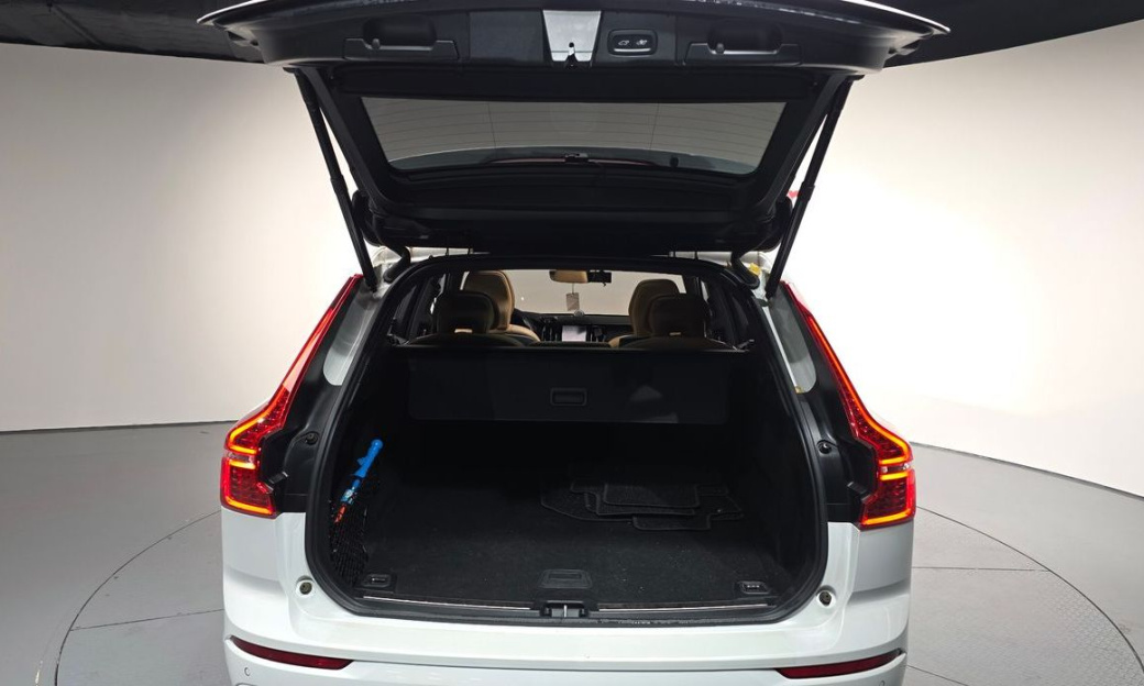 Volvo XC60 B5 Inscription, 2022