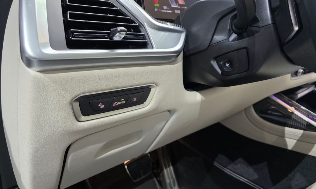 BMW X7 xDrive 40d M Sport 7 STR, 2025