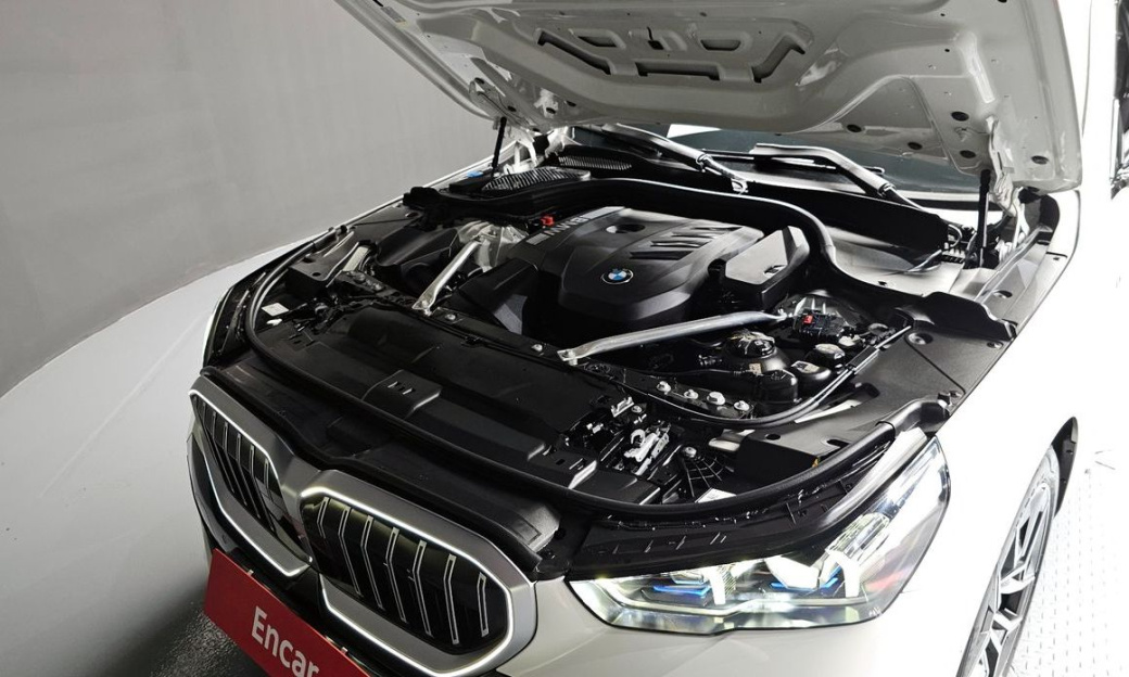 BMW 5-Series 520i M Sport, 2025
