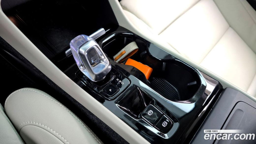 Volvo XC40 B4 Ultimate Bright, 2024