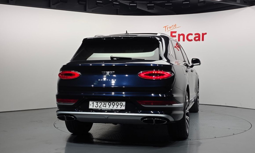Bentley Bentayga 4.0 V8 EWB Azure, 2025