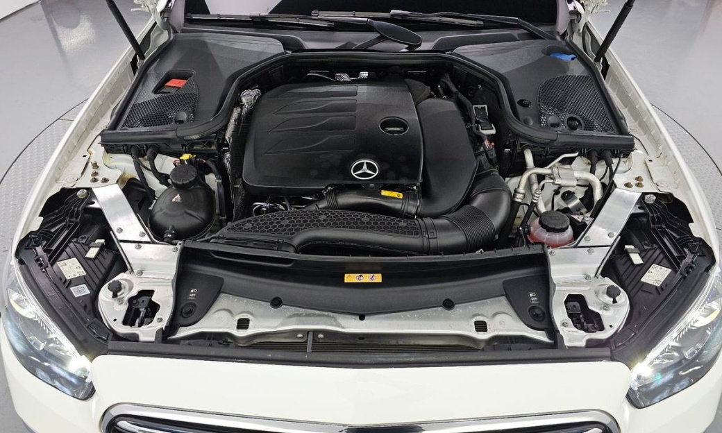 Mercedes-Benz E-Class E350 4MATIC Exclusive, 2023