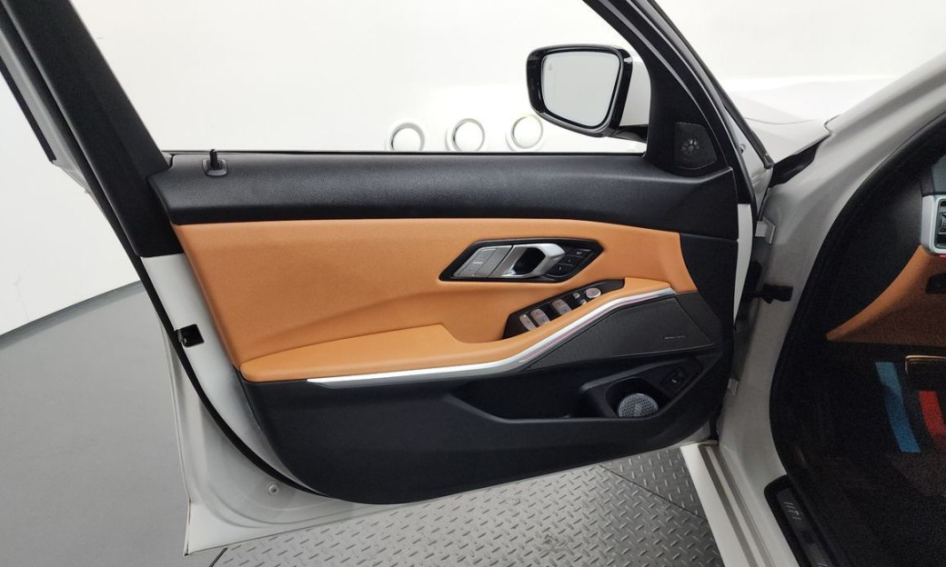 BMW 3-Series 320i M Sport, 2024