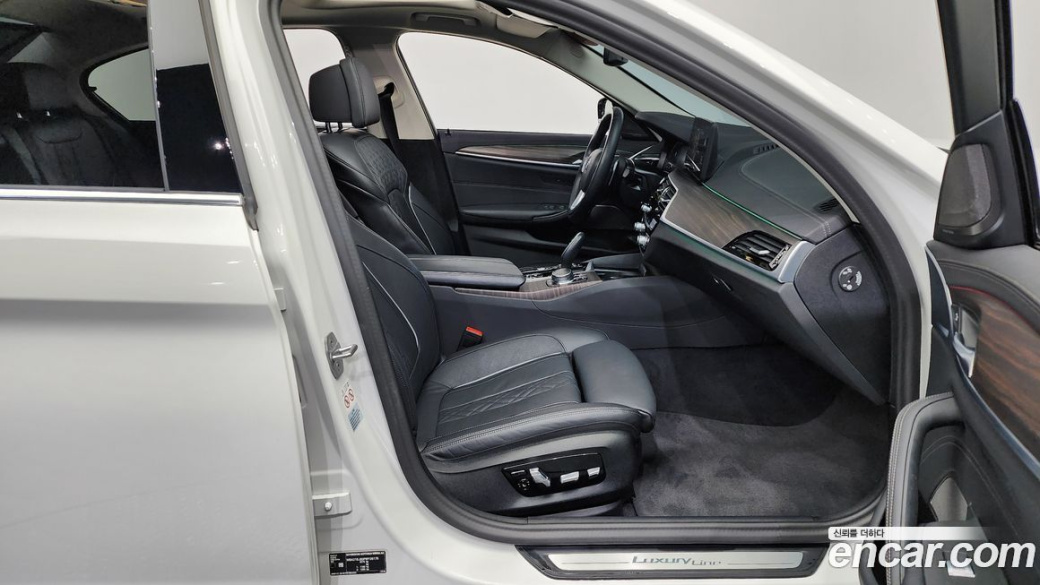 BMW 5-Series 530i xDrive Luxury, 2023