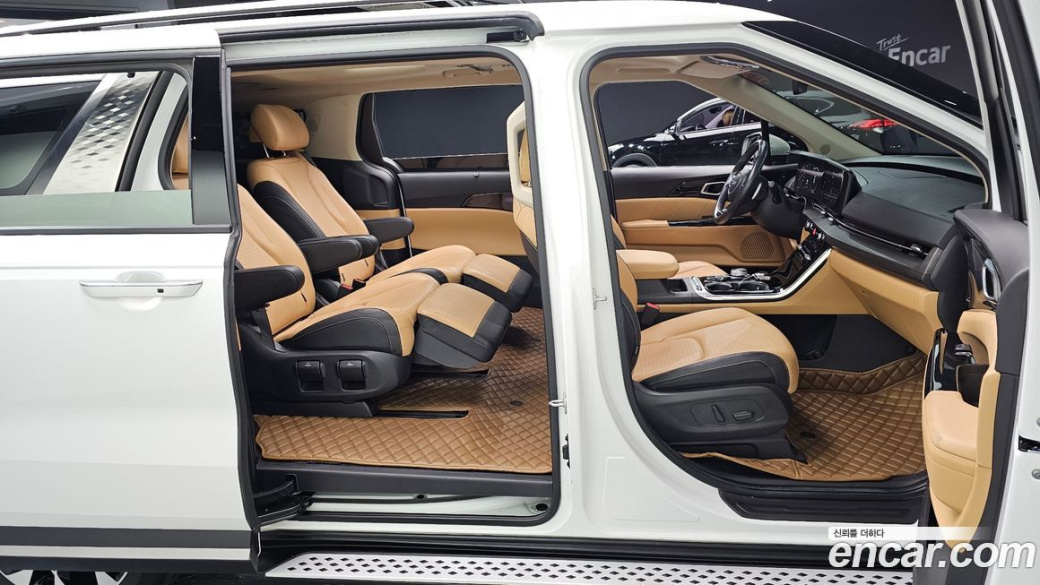 Kia Carnival 7-Seater Signature, 2023
