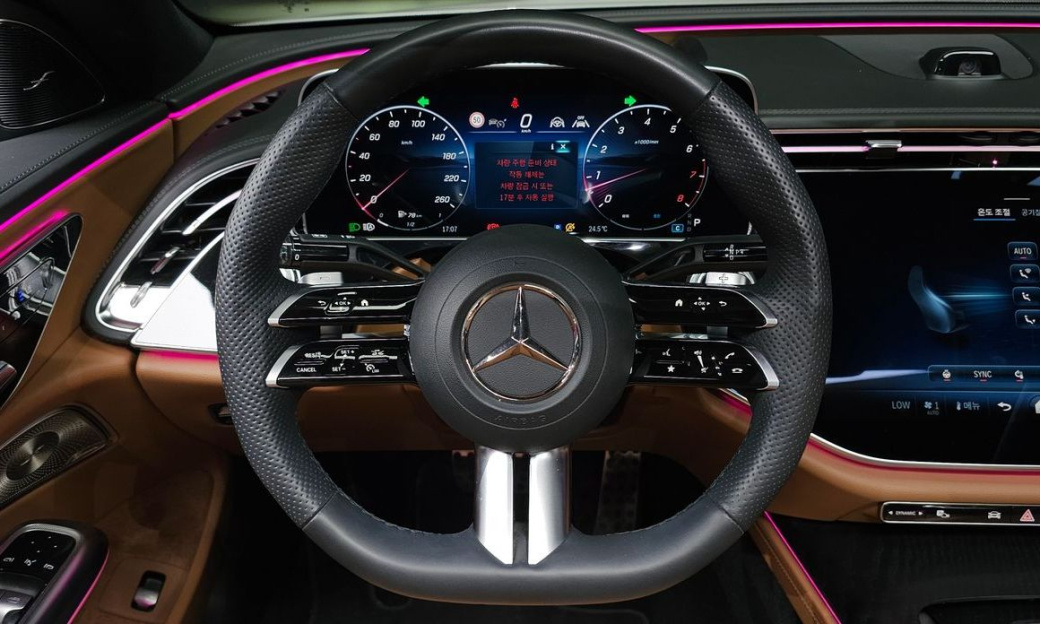 Mercedes-Benz E-Class E300 4MATIC AMG Line, 2024