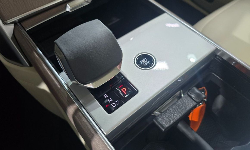 Land Rover Range Rover D350 Autobiography Long Wheel Base, 2025