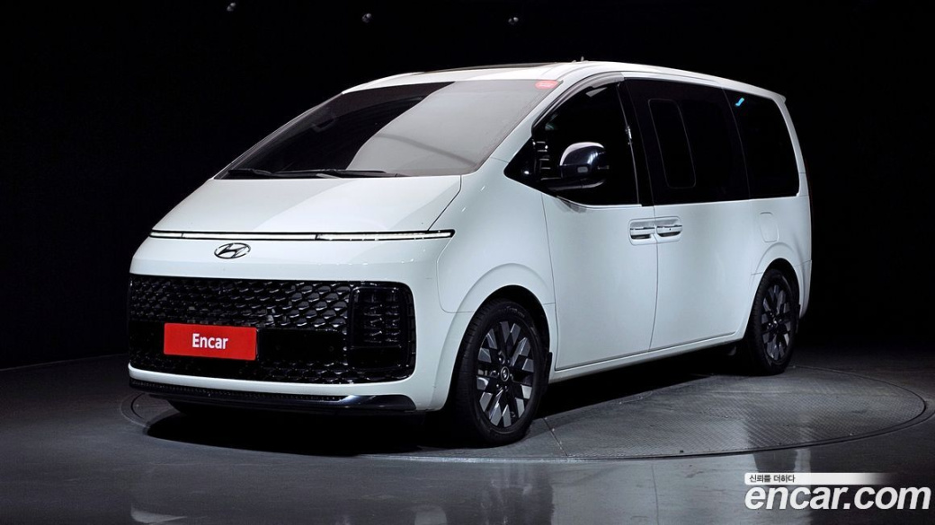 Hyundai Staria 4WD Lounge 9-Seater, 2024