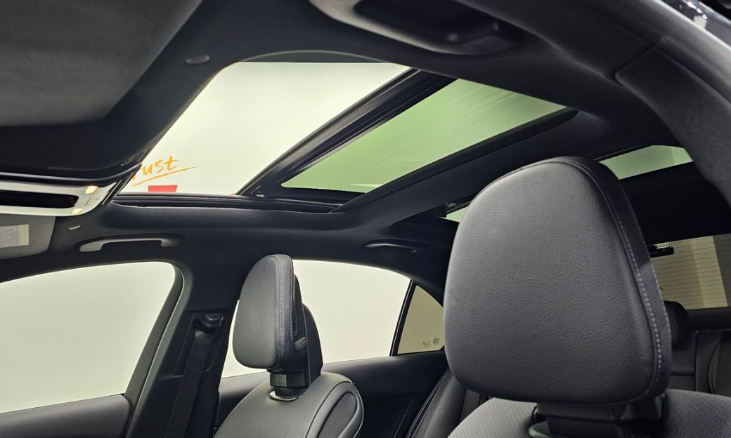 Mercedes-Benz C-Class C300 4MATIC Avantgarde, 2023