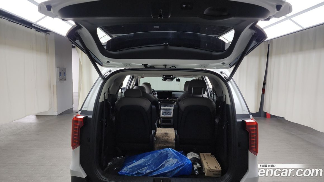 Kia Carnival 9-Seater Signature, 2024