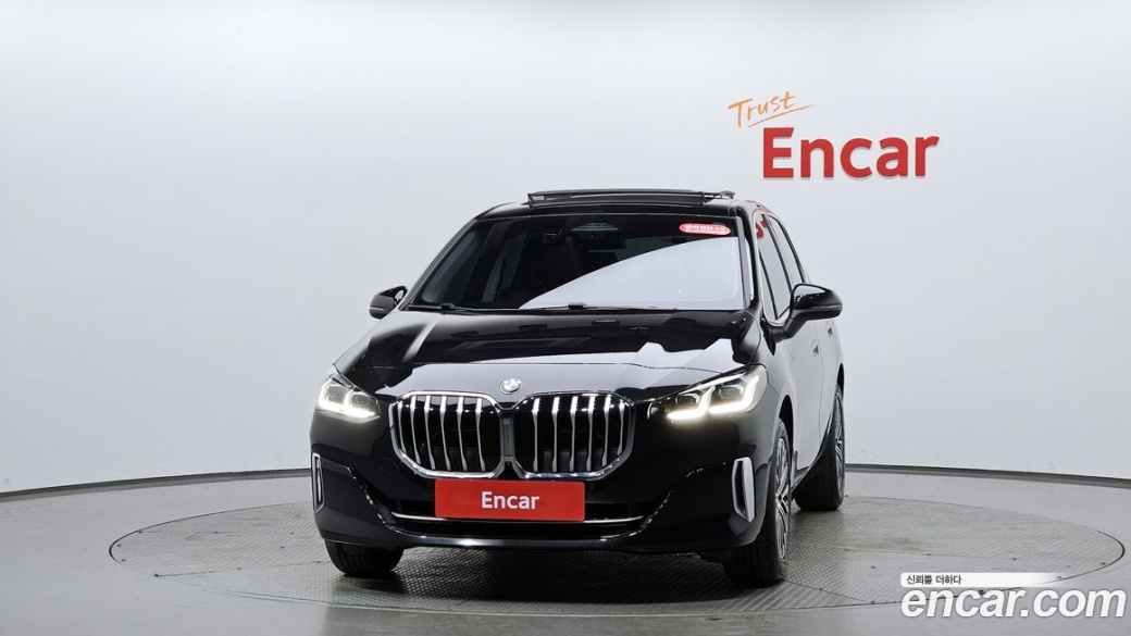 BMW 2-Series 220i Luxury, 2023